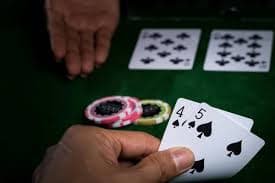 Meja roulette dealer langsung dengan antarmuka penjudi di yos777